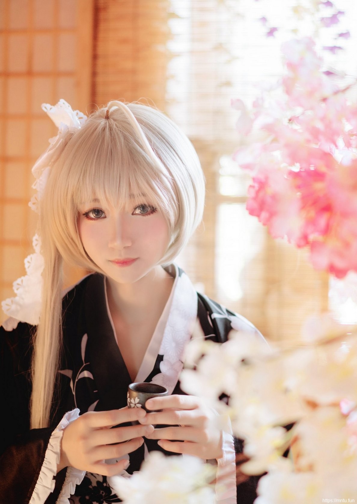 甜美少女Cosplay春日野穹显露白皙美肌