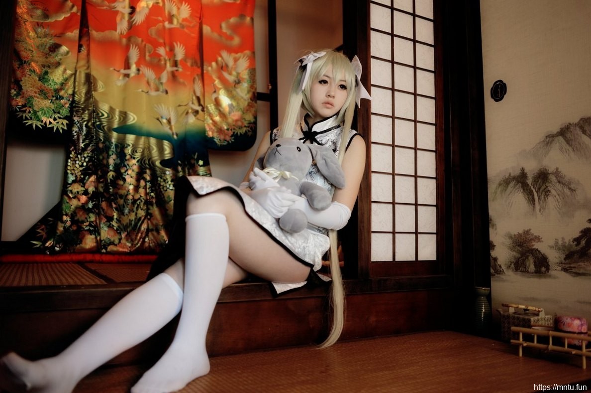 旗袍美女Cosplay春日野穹挑动宅男心