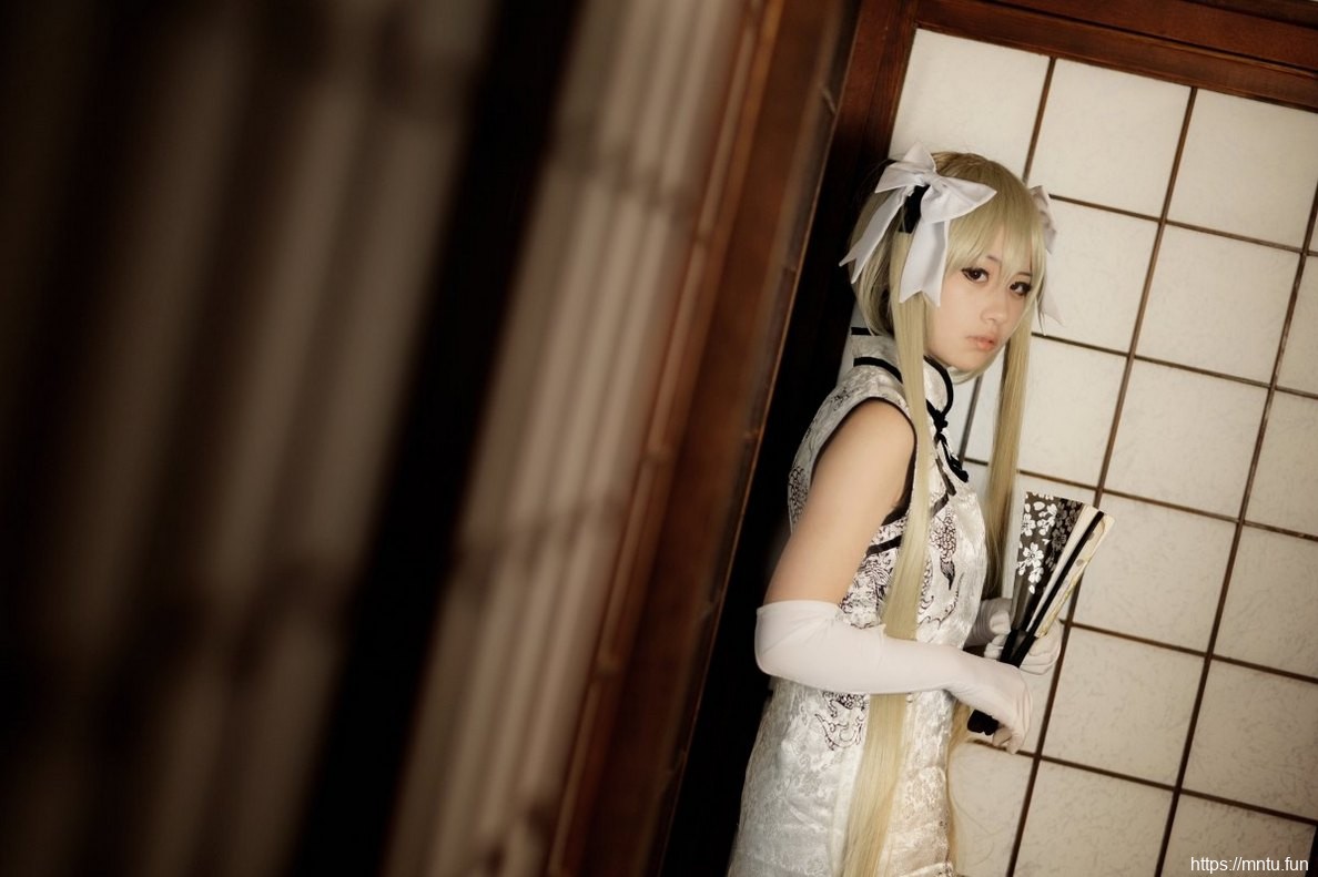 旗袍美女Cosplay春日野穹挑动宅男心