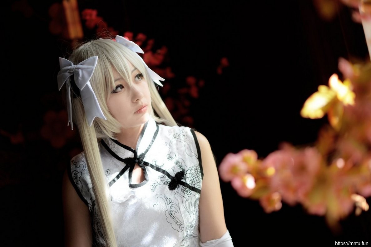 旗袍美女Cosplay春日野穹挑动宅男心