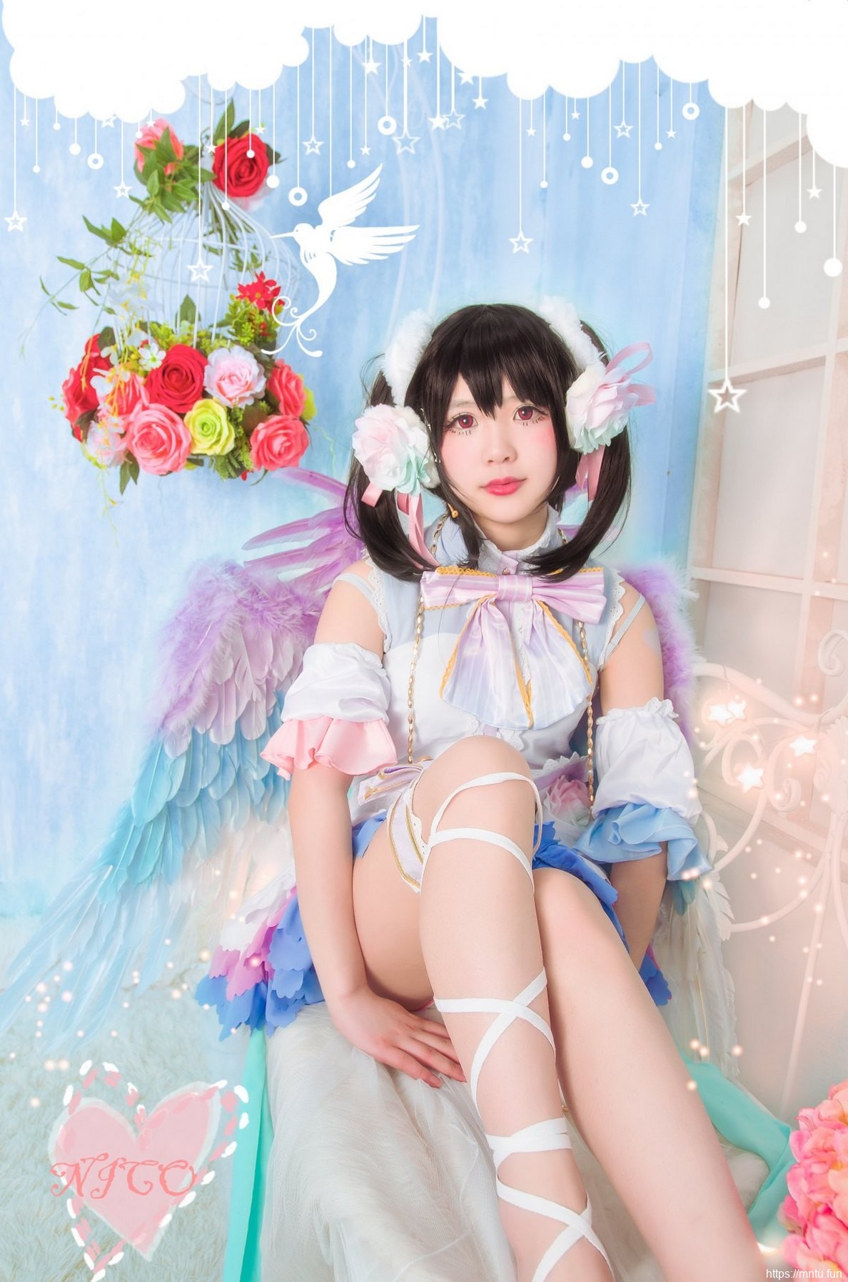 可爱美少女Cosplay矢泽妮可展露白皙美腿