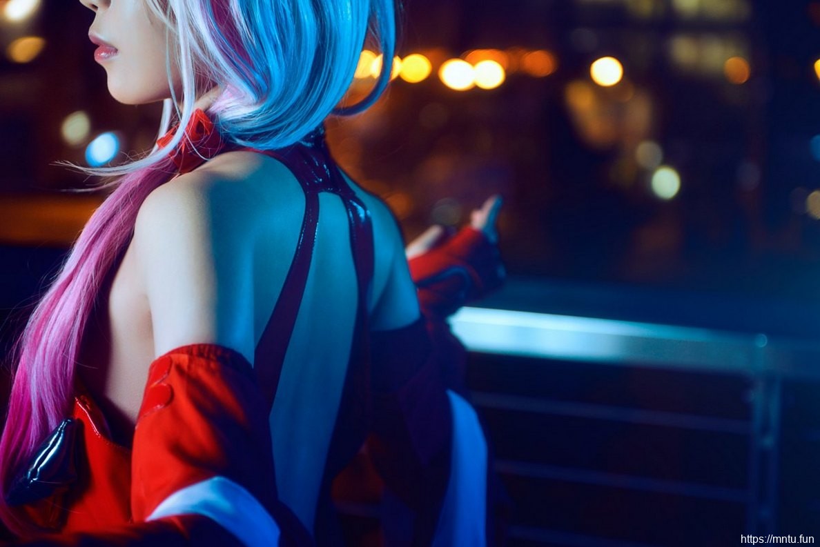 俊俏美女身穿性感Cosplay楪祈欲罢不能