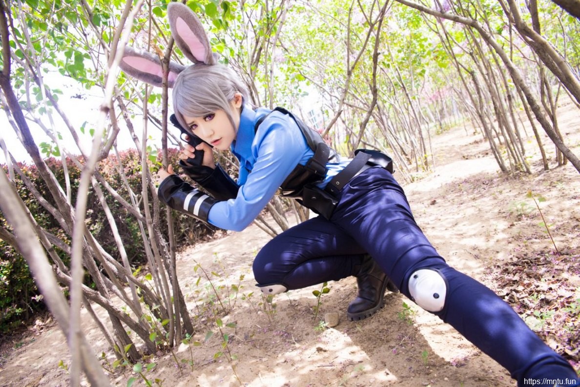 性感美女Cosplay女警朱迪心扉荡漾