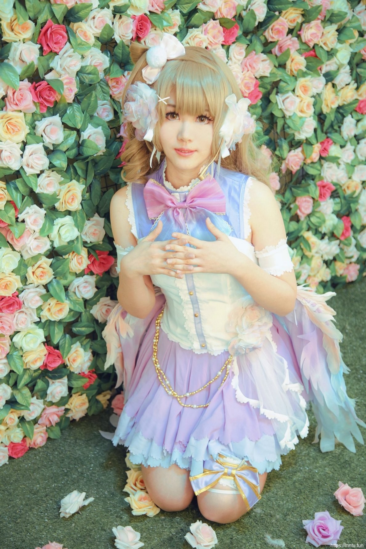 甜美少女Cosplay动漫人物征服宅男