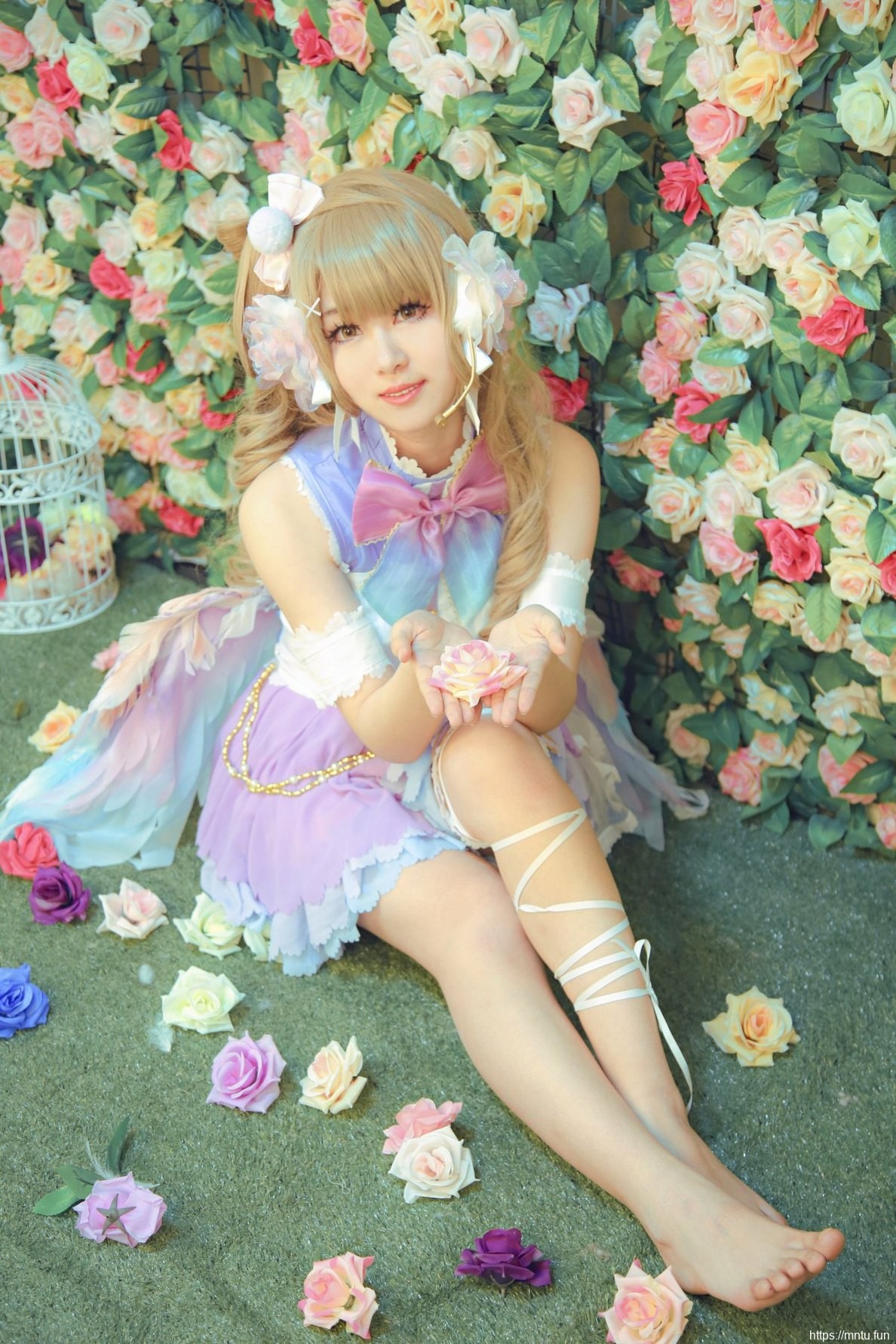 甜美少女Cosplay动漫人物征服宅男