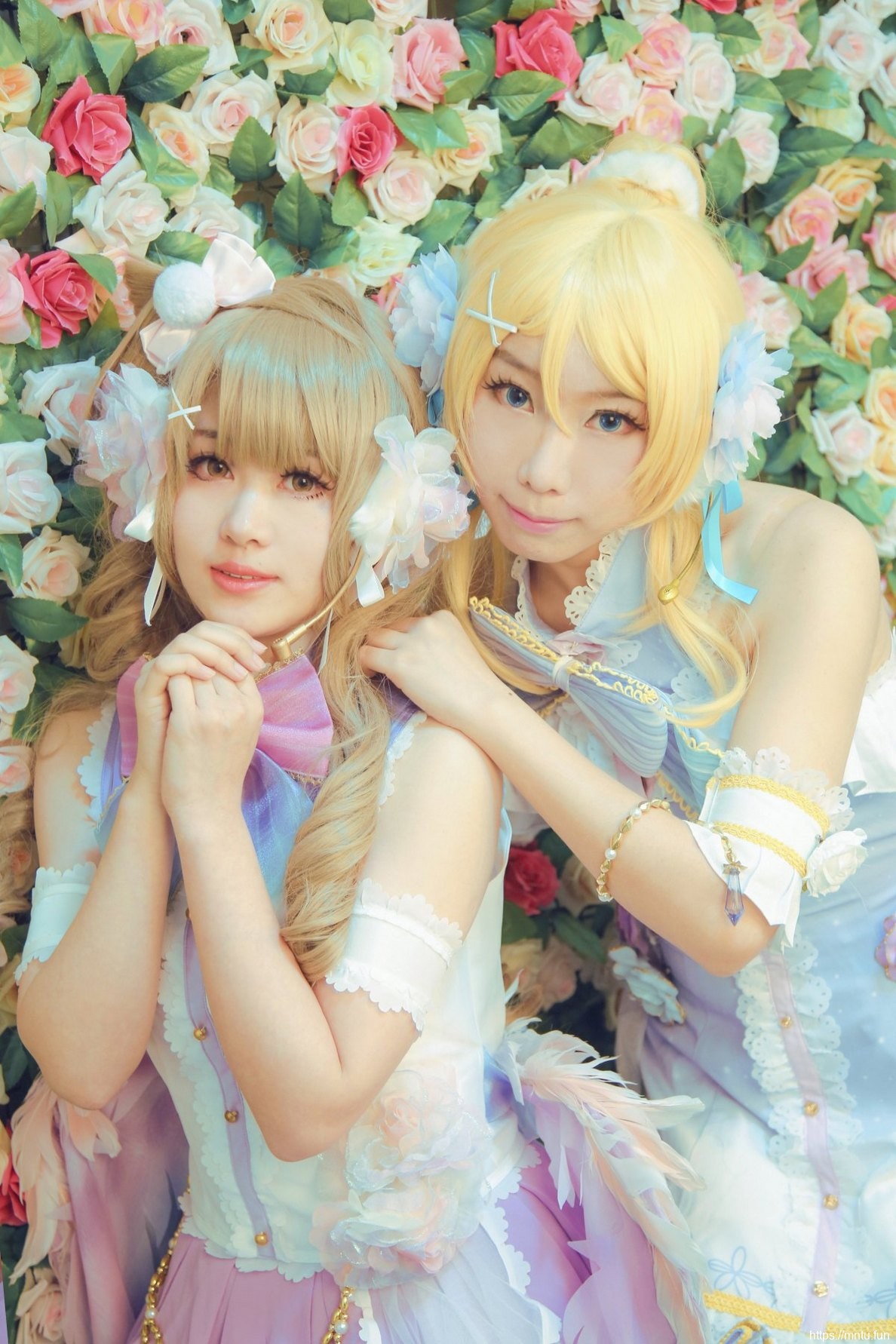 甜美少女Cosplay动漫人物征服宅男