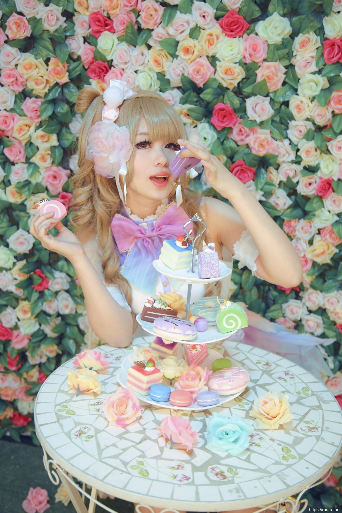 甜美少女Cosplay动漫人物征服宅男