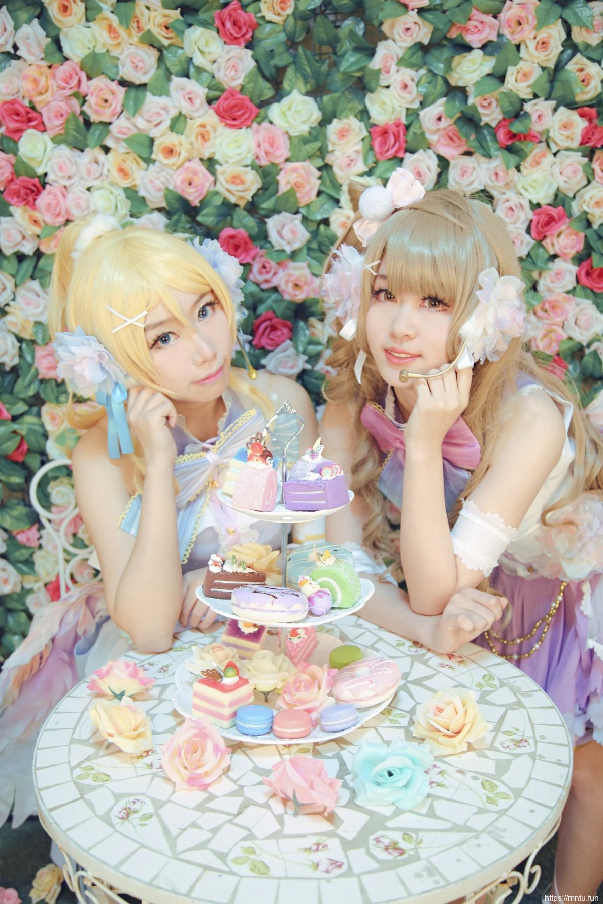 甜美少女Cosplay动漫人物征服宅男