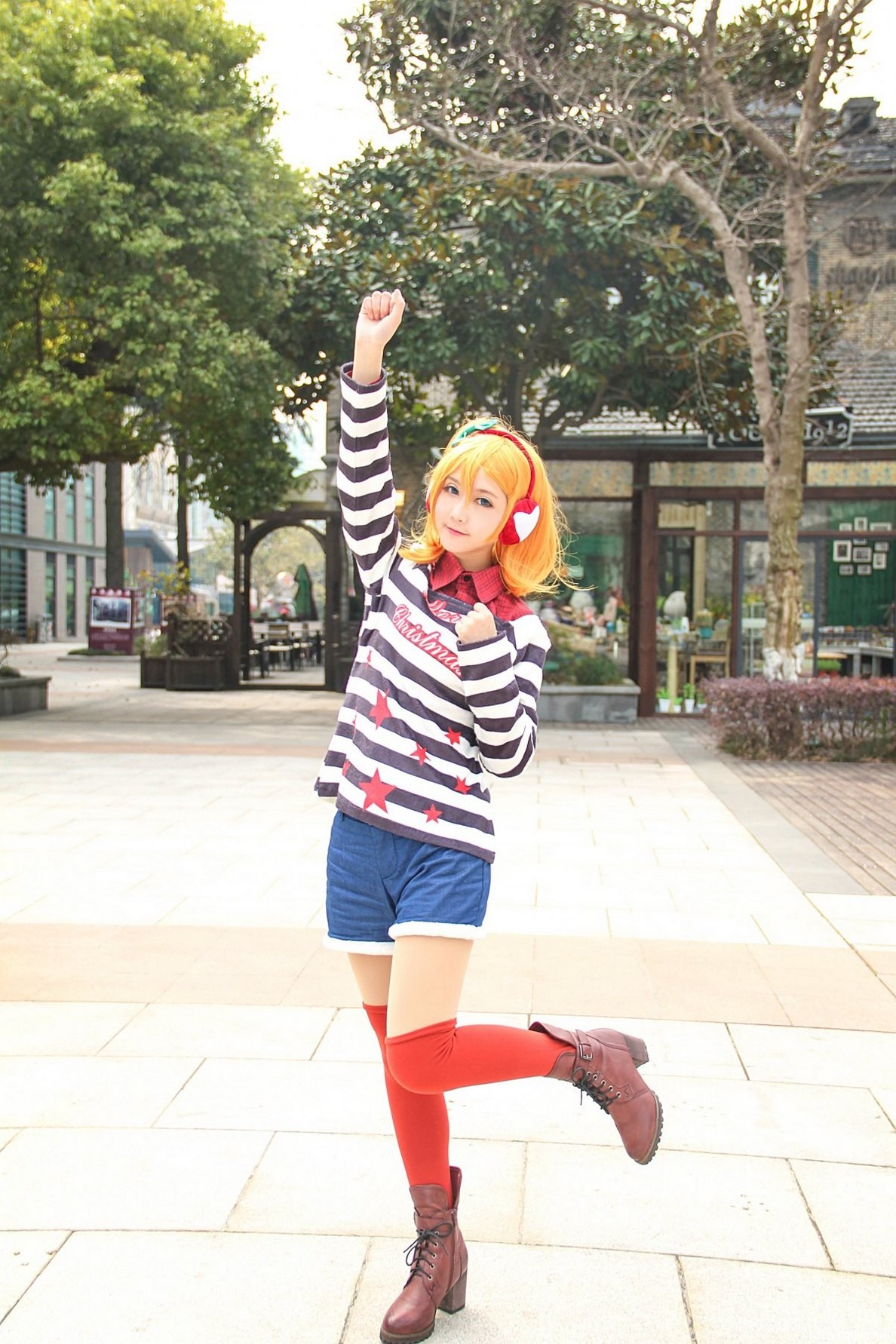 可爱美少女Cosplay高坂穗乃果十分迷人