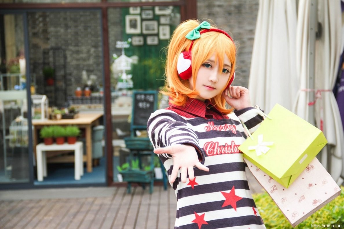 可爱美少女Cosplay高坂穗乃果十分迷人