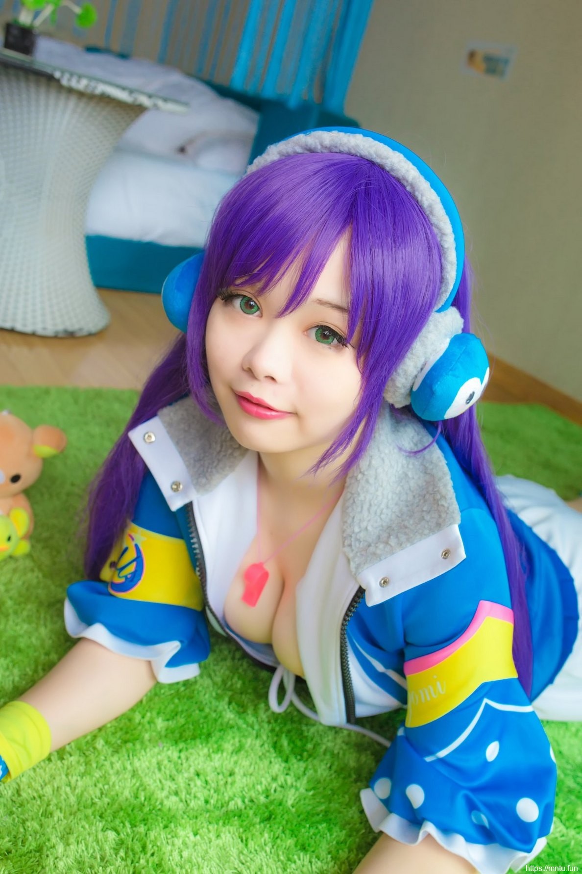 丰满美女Cosplay东条希显露美胸