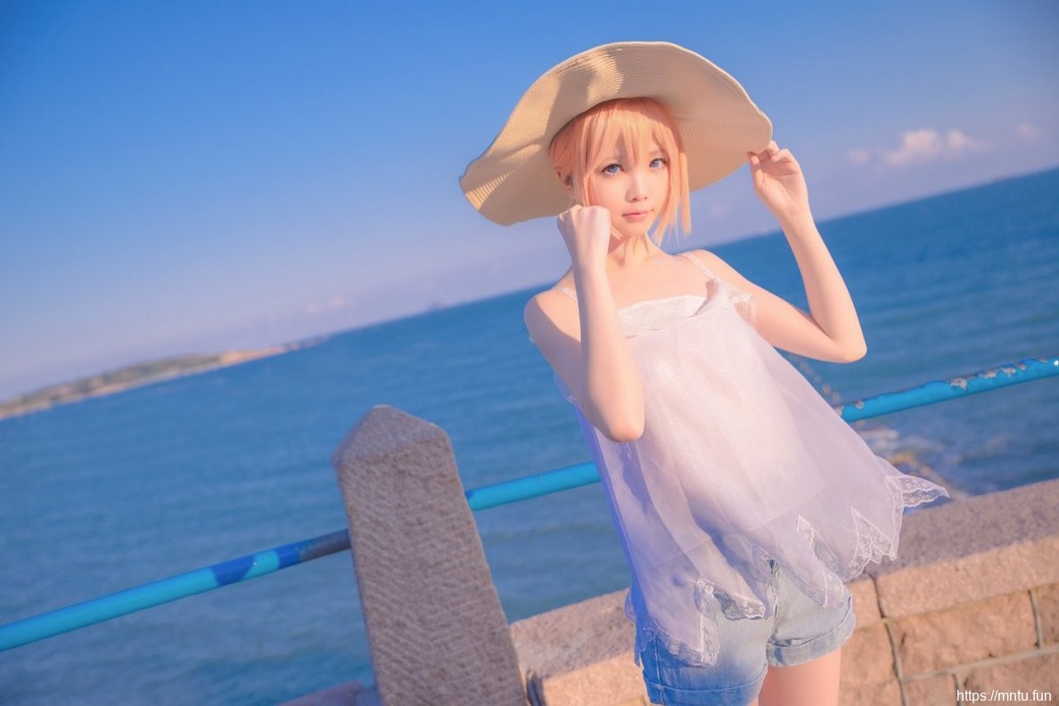 白皙美少女Cosplay乱藤四郎秒杀宅男心