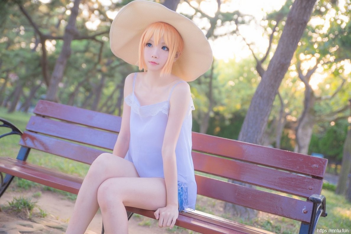 白皙美少女Cosplay乱藤四郎秒杀宅男心