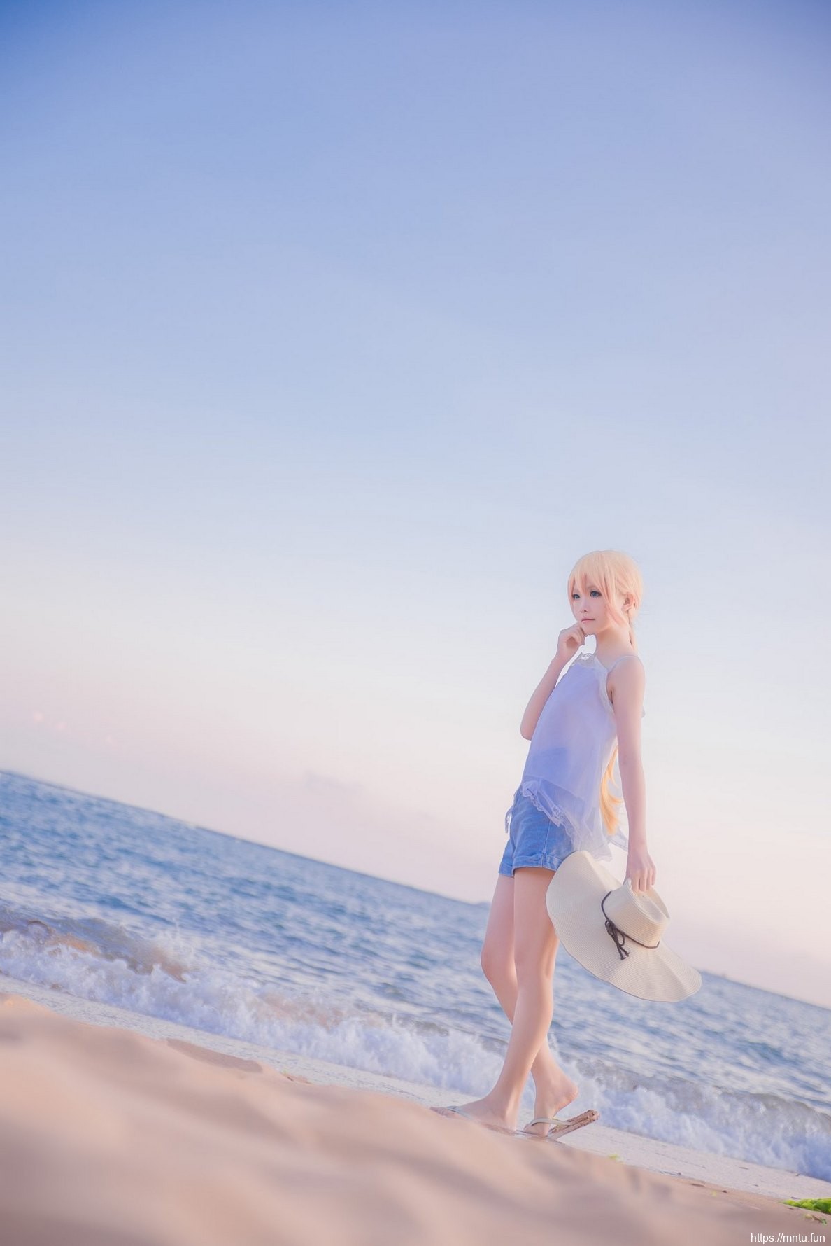 白皙美少女Cosplay乱藤四郎秒杀宅男心