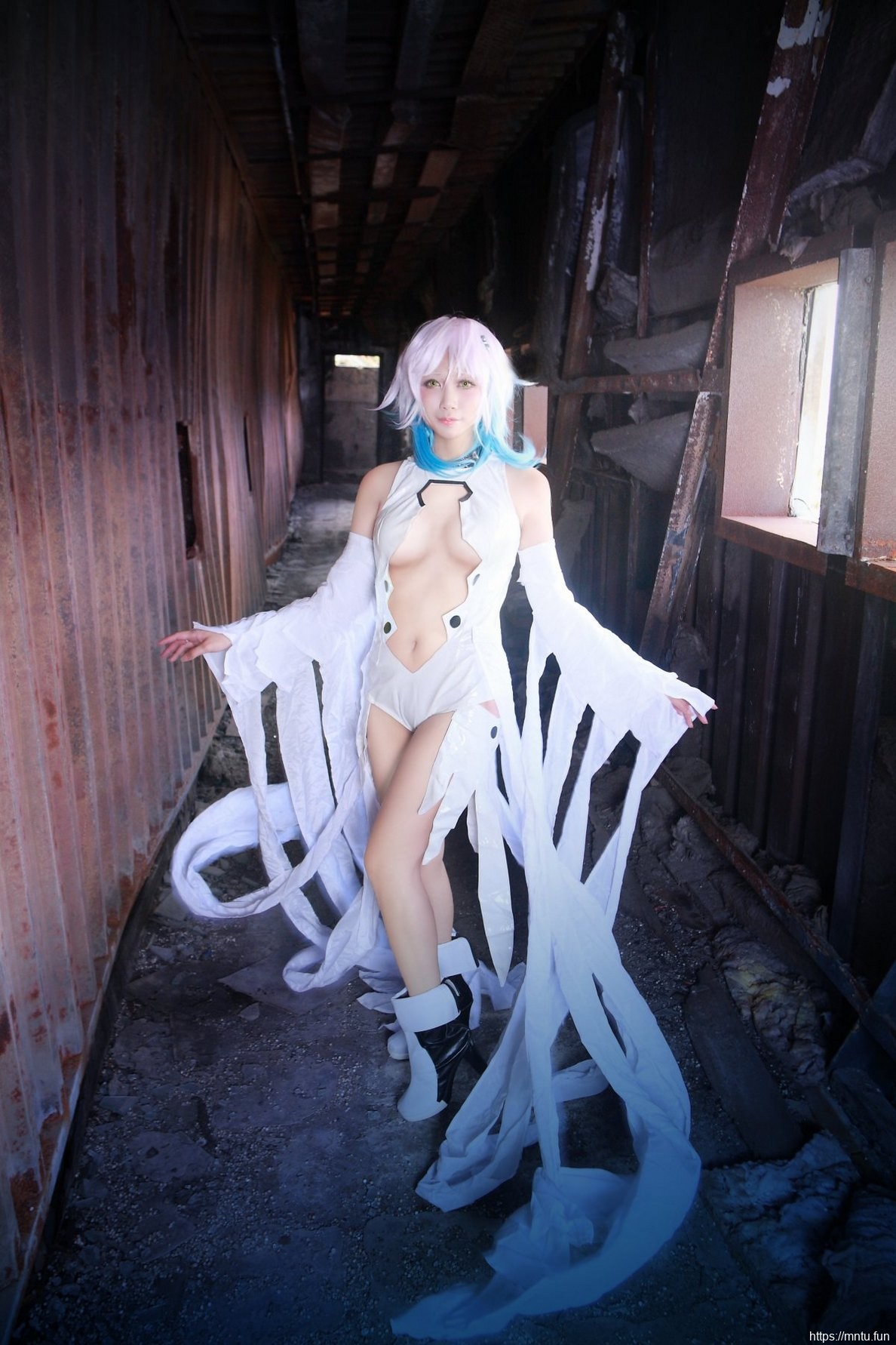 短发美女Cosplay卡洛尔酥胸半露香艳写真