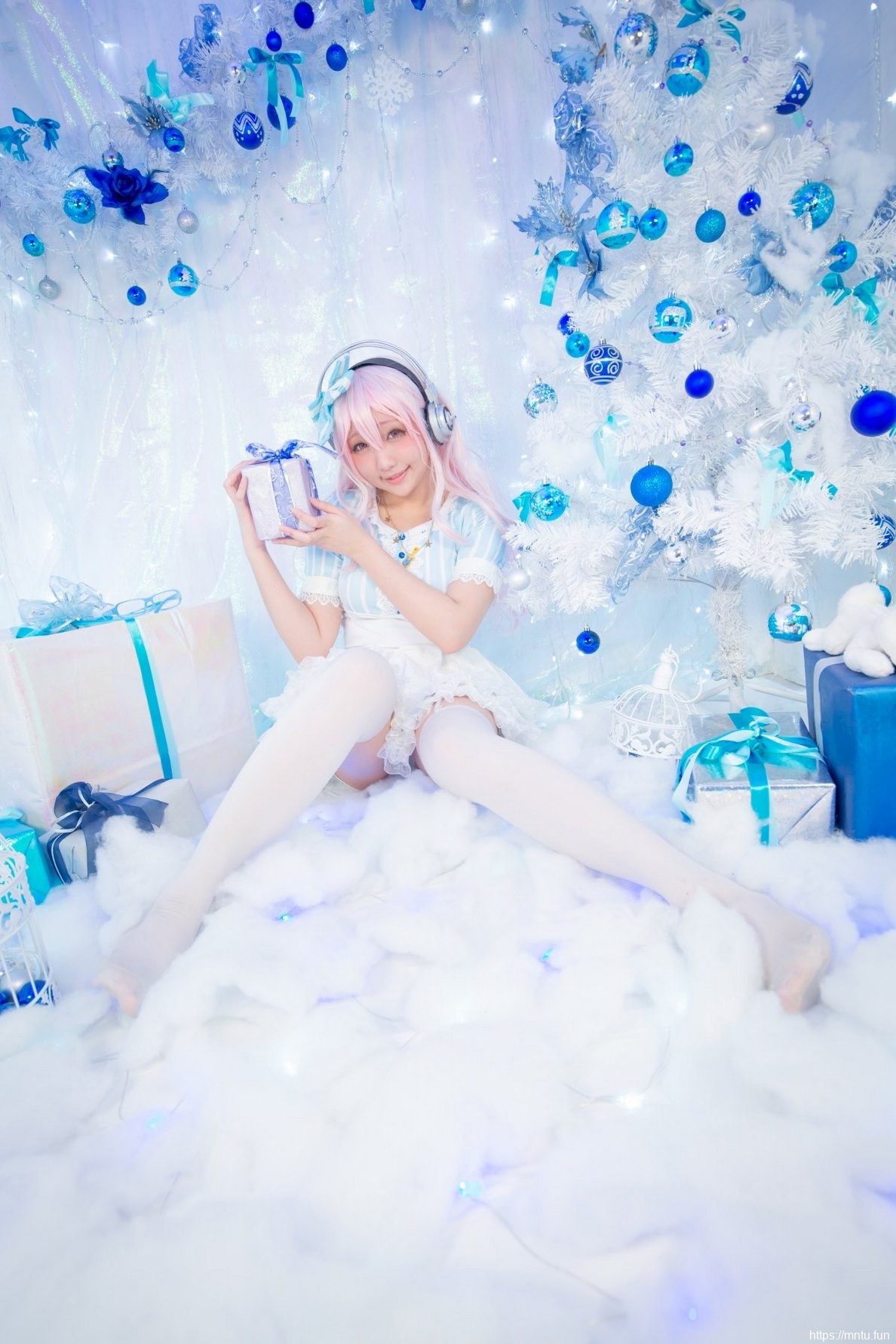 白皙美女Cosplay索尼子诱惑撩人姿势