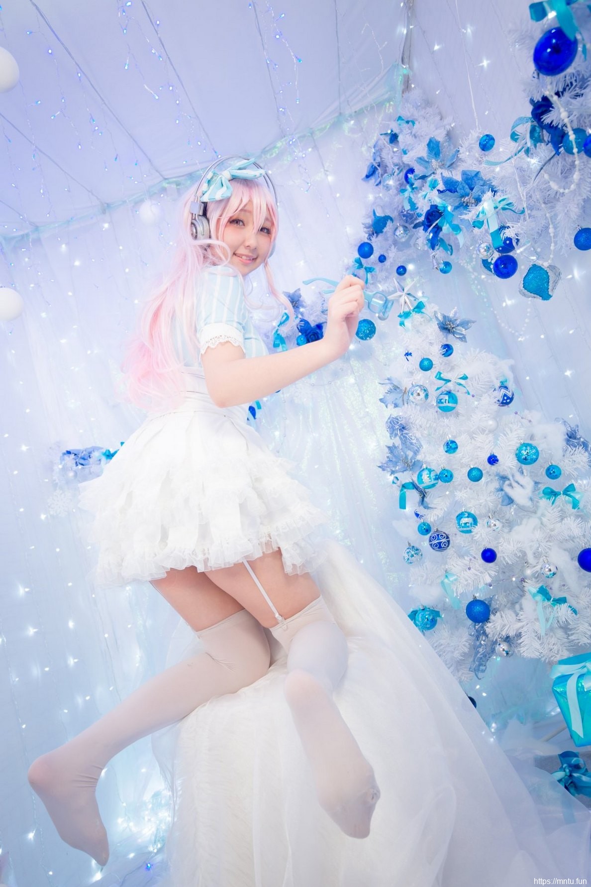 白皙美女Cosplay索尼子诱惑撩人姿势