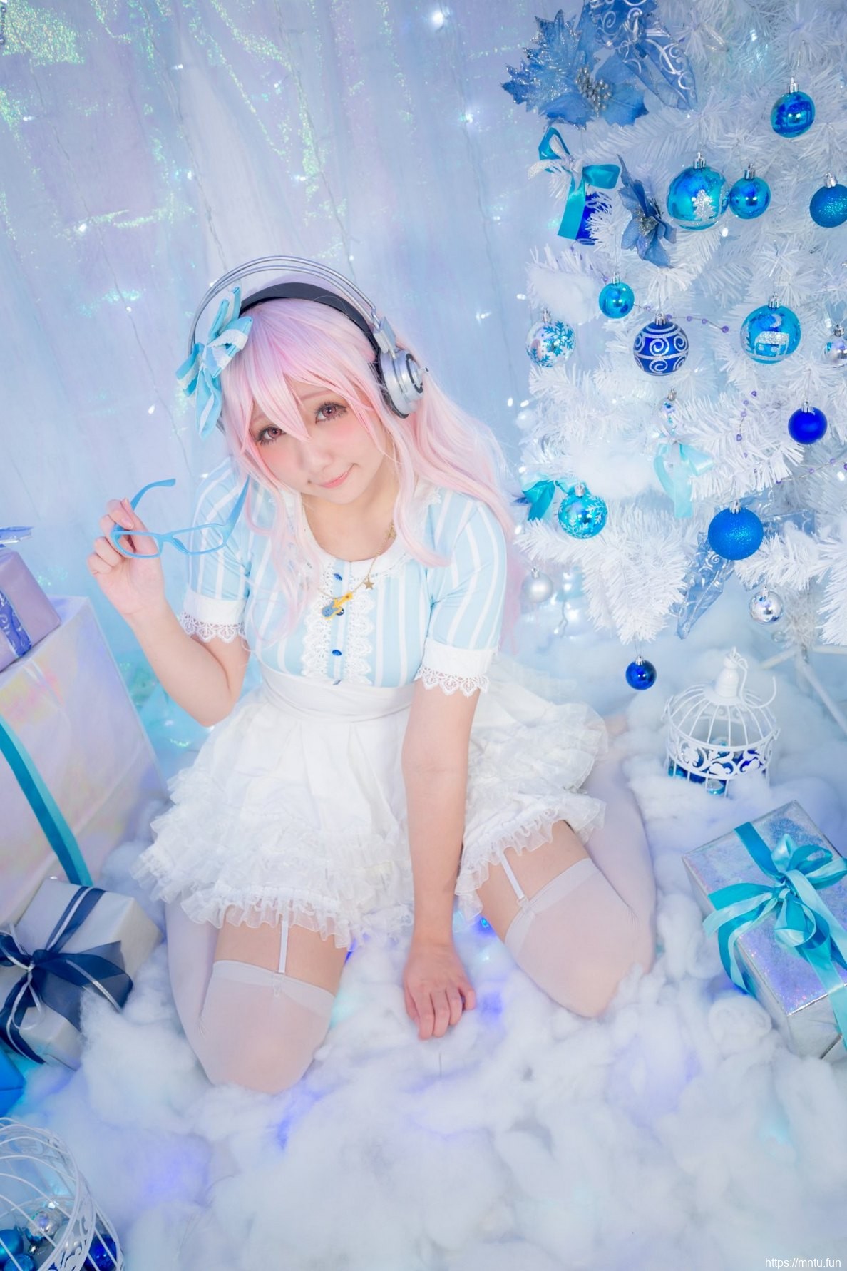 白皙美女Cosplay索尼子诱惑撩人姿势