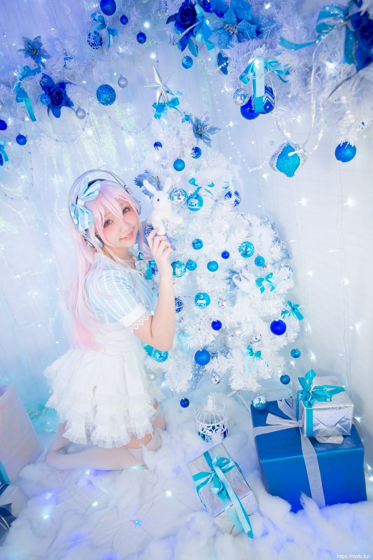 白皙美女Cosplay索尼子诱惑撩人姿势