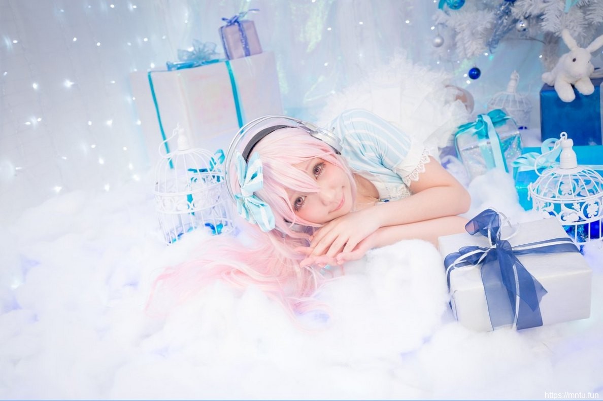 白皙美女Cosplay索尼子诱惑撩人姿势