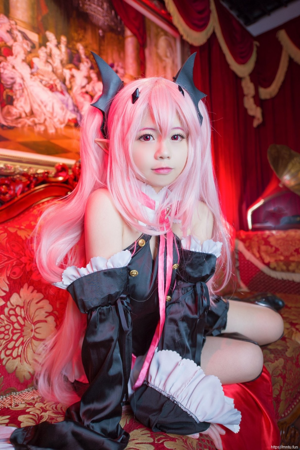 白皙美女Cosplay《终结的炽天使》萌娘克鲁鲁