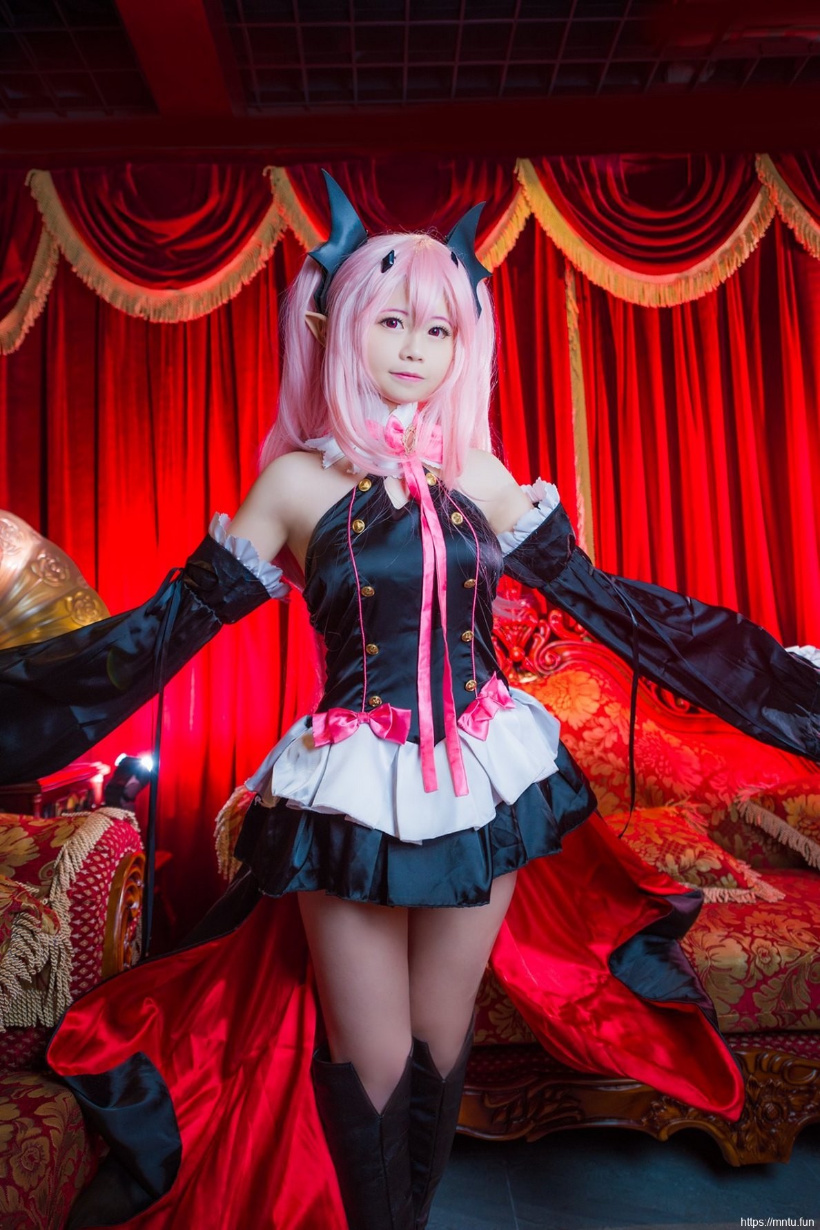 白皙美女Cosplay《终结的炽天使》萌娘克鲁鲁