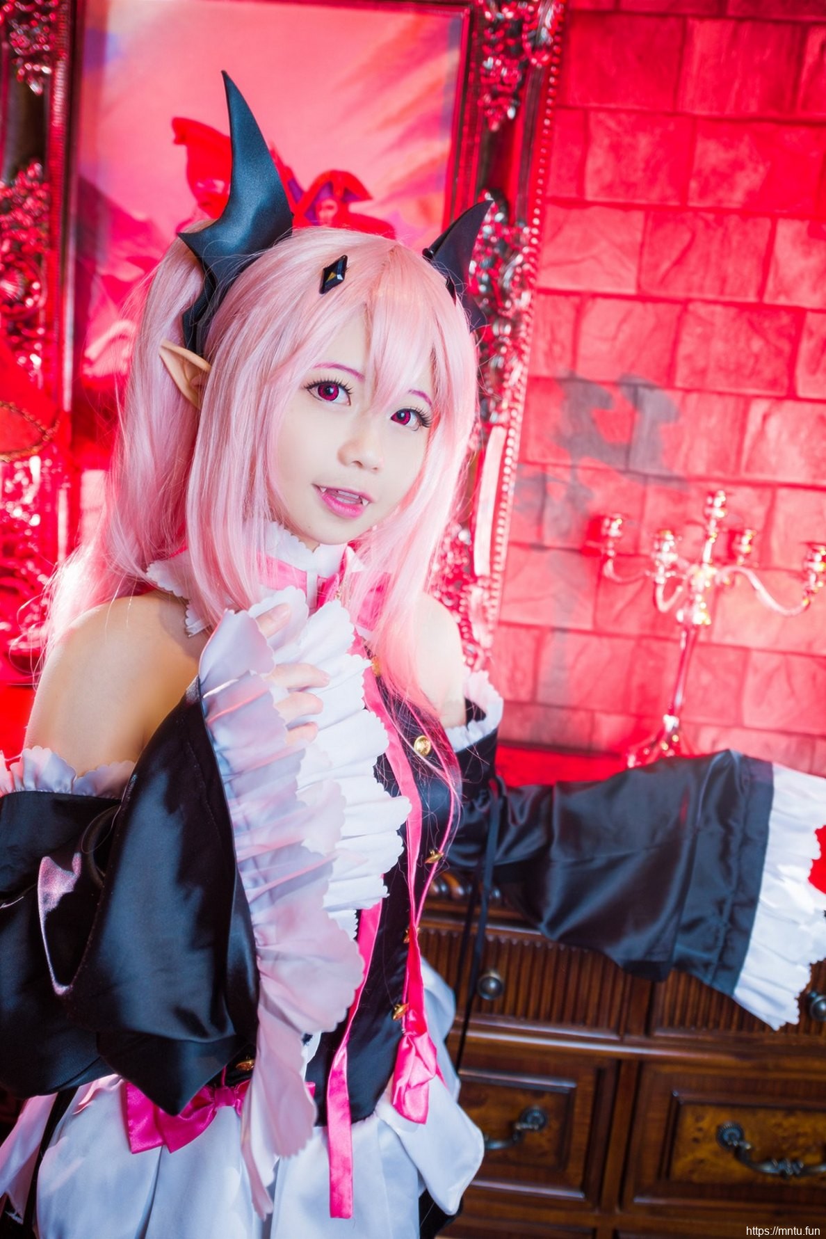 白皙美女Cosplay《终结的炽天使》萌娘克鲁鲁