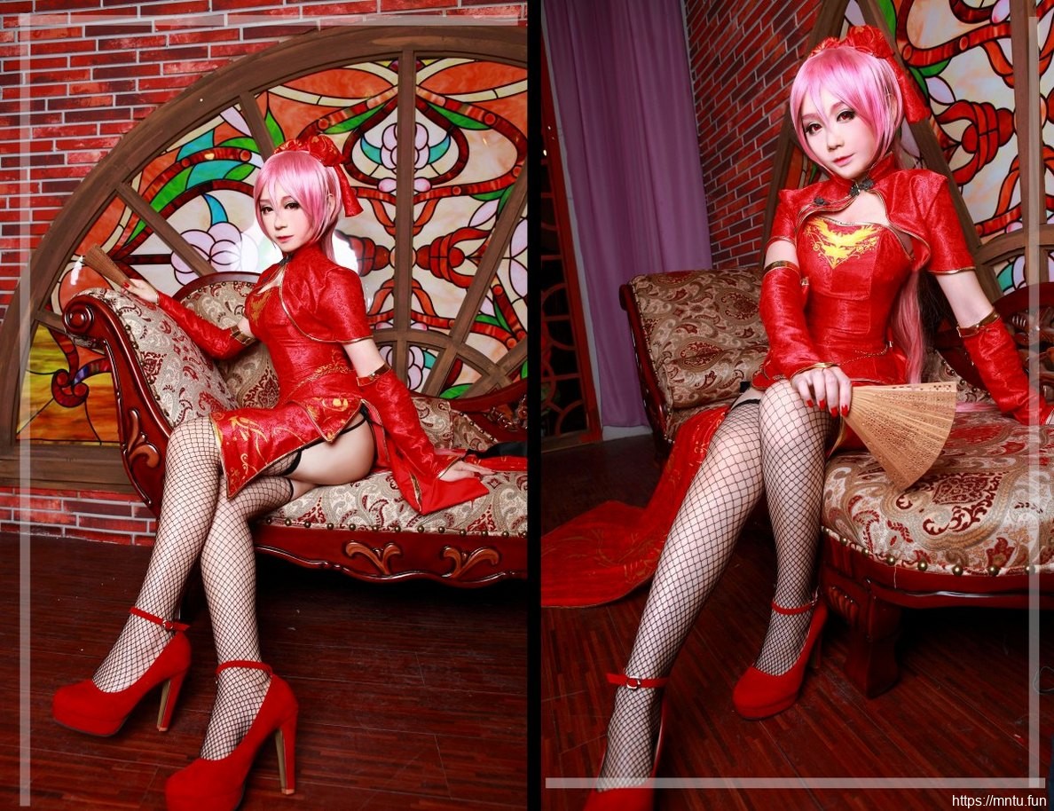 黑丝美女身穿红色旗袍Cosplay拍摄图