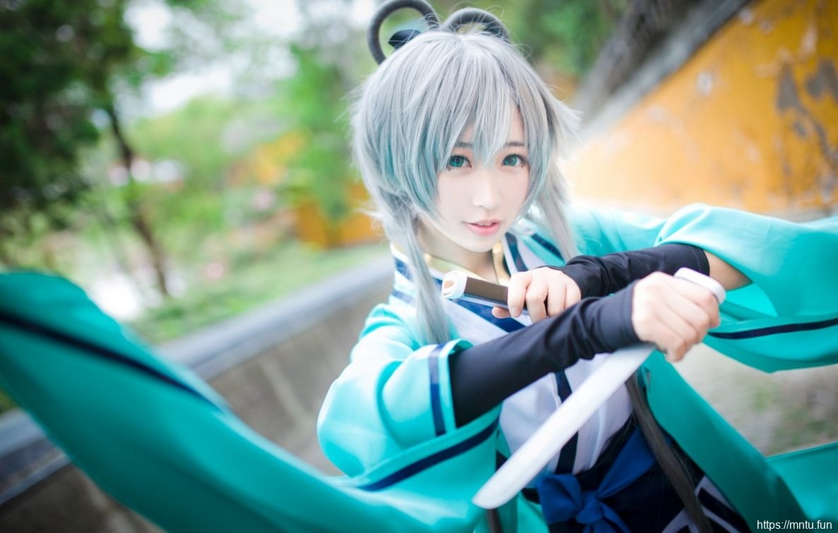 娇小可人古风美女洛天依Cosplay身材迷人