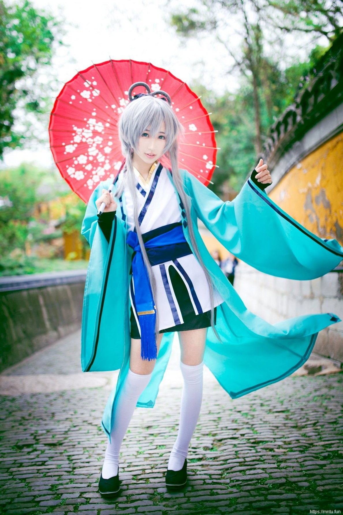 娇小可人古风美女洛天依Cosplay身材迷人