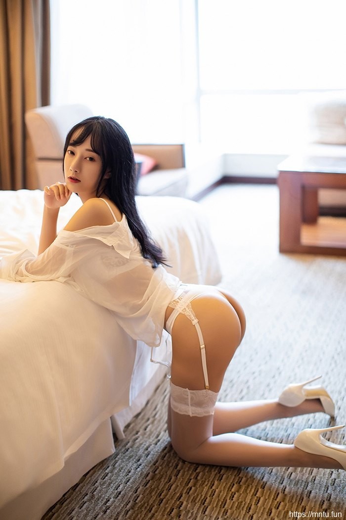 魅惑佳人美女模特何嘉颖酥胸长腿迷人诱惑67p