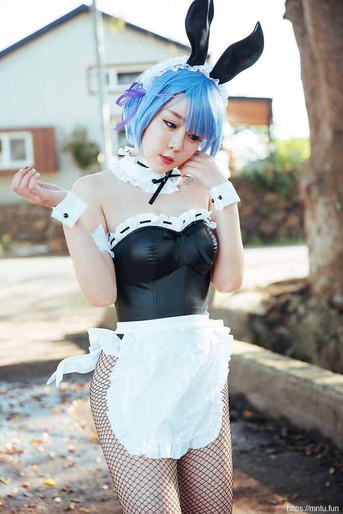 人体艺术美女王雨纯兔女郎网袜乳贴丁字裤勾魂胴体写真41p