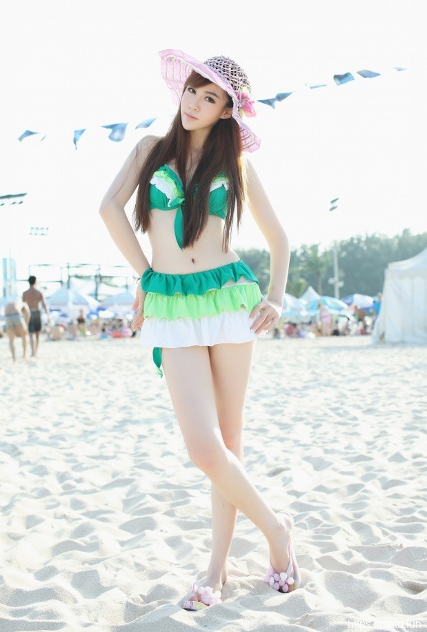 曼妙身姿小美女侯诗辰海边比基尼迷人清纯写真22p