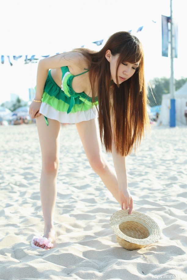 曼妙身姿小美女侯诗辰海边比基尼迷人清纯写真22p