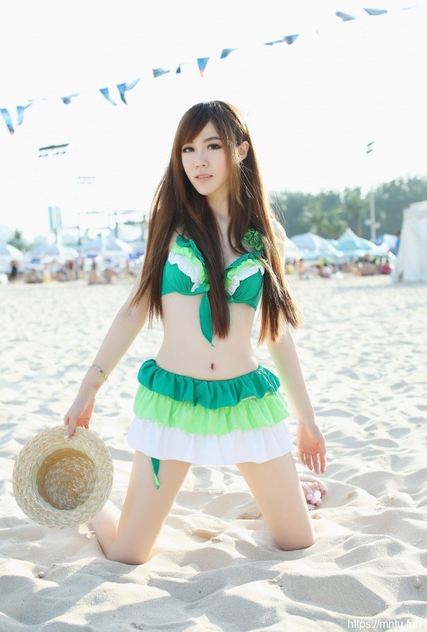 曼妙身姿小美女侯诗辰海边比基尼迷人清纯写真22p