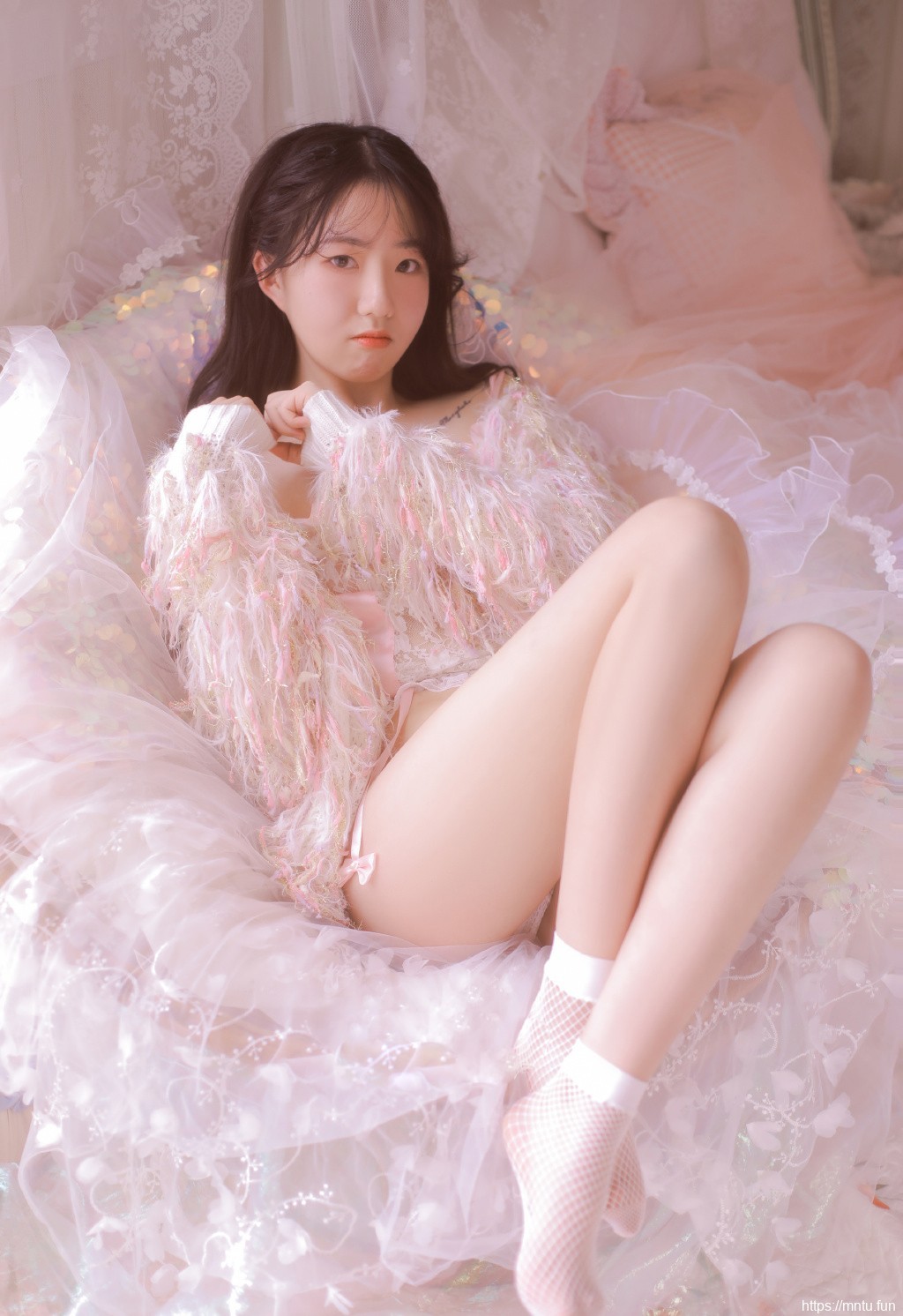 丰满美女尤物翘臀长腿性感写真9p