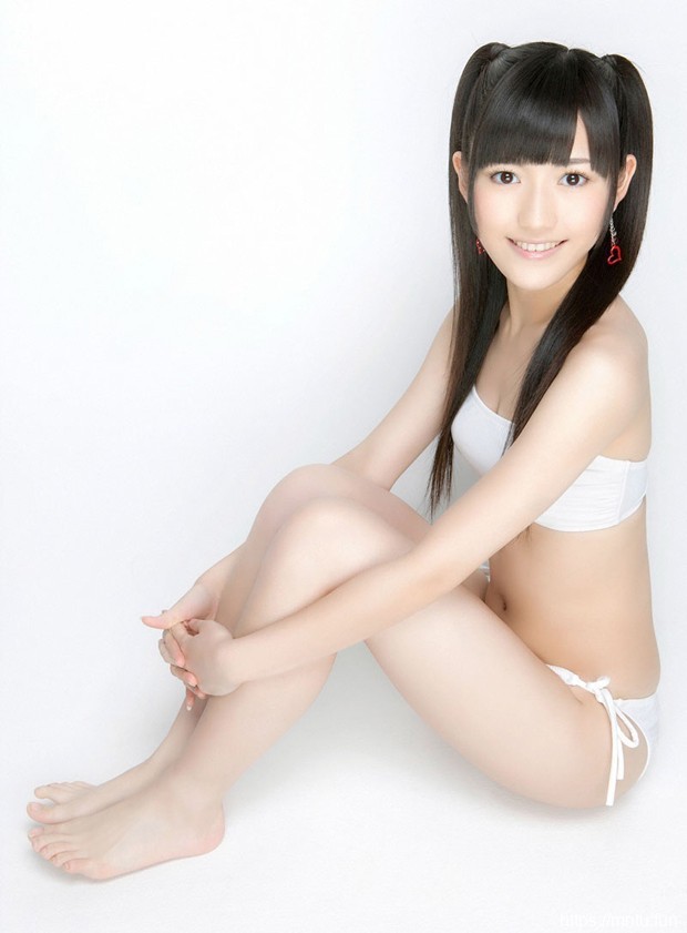 白嫩亮眼可爱美少女比基尼精致清纯写真13p