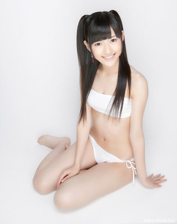 白嫩亮眼可爱美少女比基尼精致清纯写真13p