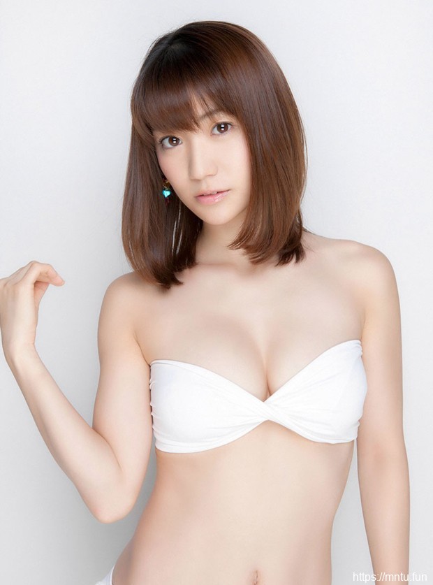 白嫩亮眼可爱美少女比基尼精致清纯写真13p