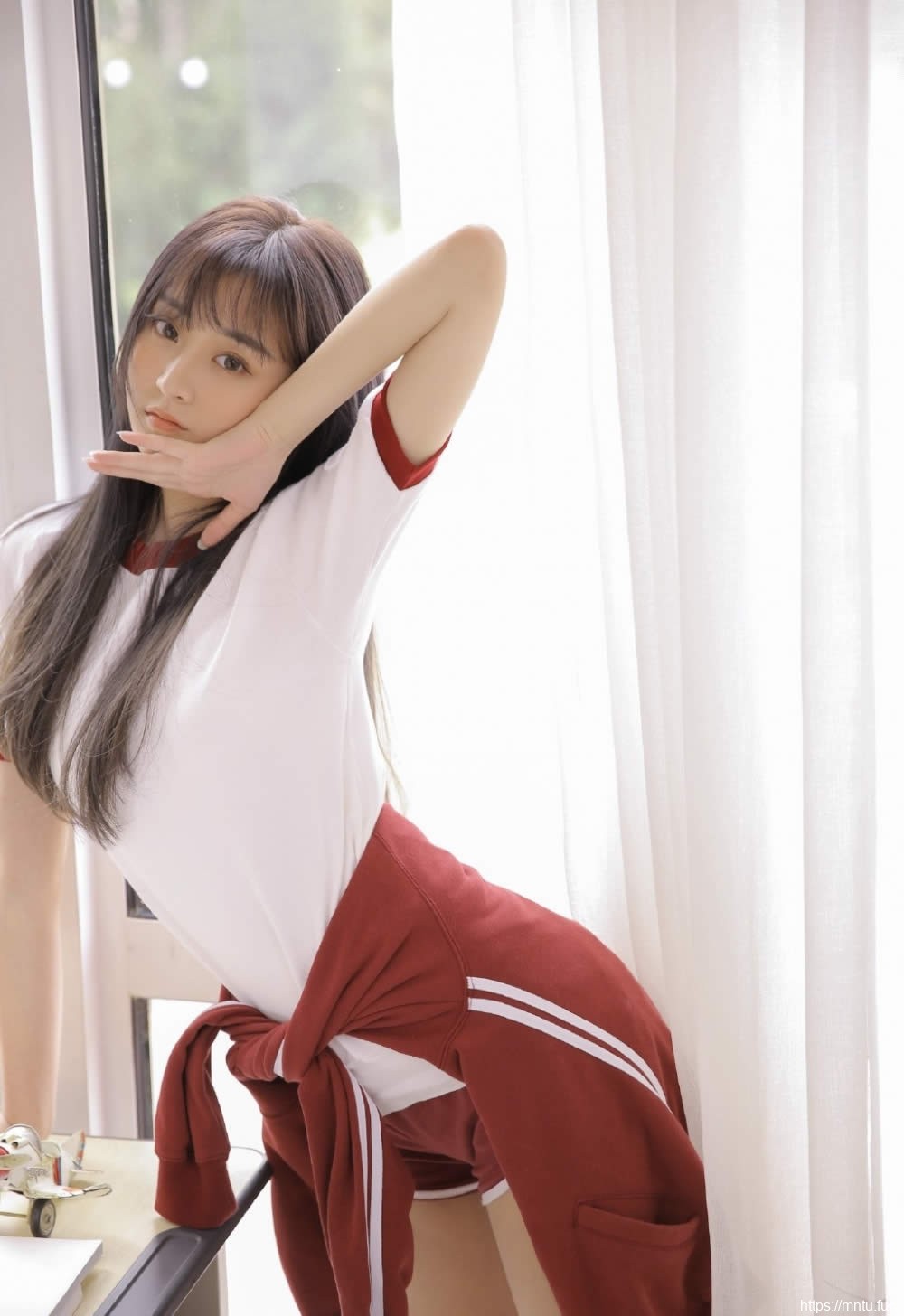 青春靓丽的高中女友粉嫩20p长腿水盈盈杏眸勾火另类图片