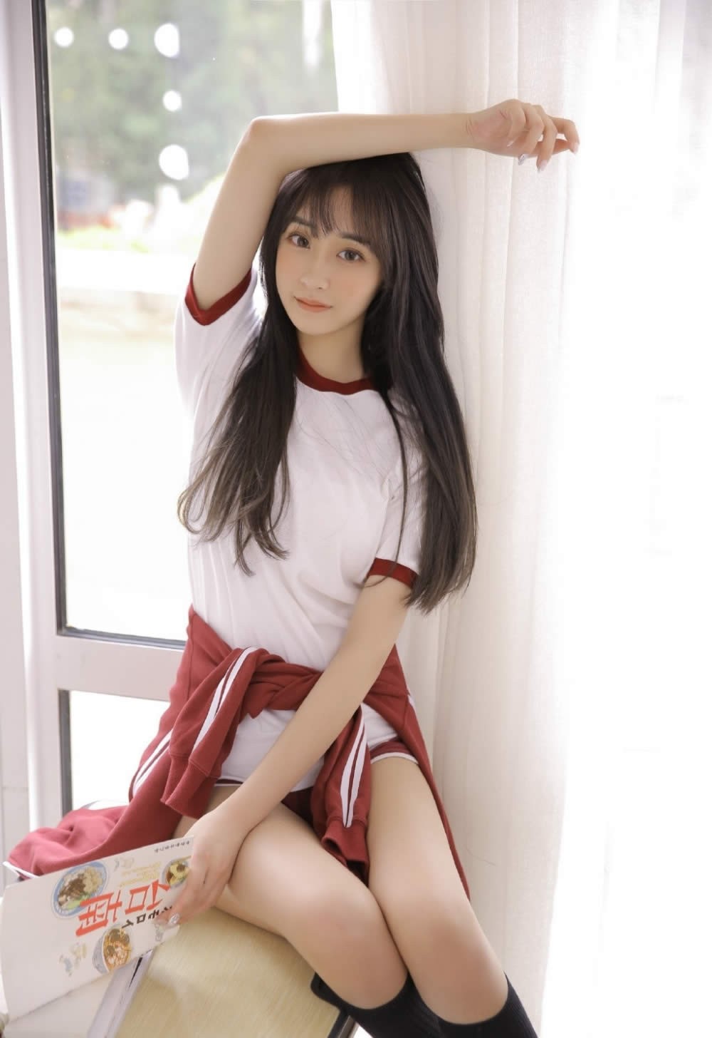 青春靓丽的高中女友粉嫩20p长腿水盈盈杏眸勾火另类图片