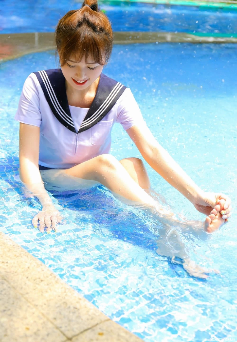 夏日清凉死库水丁字裤泳衣身体饱满性感青春靓丽美女写真