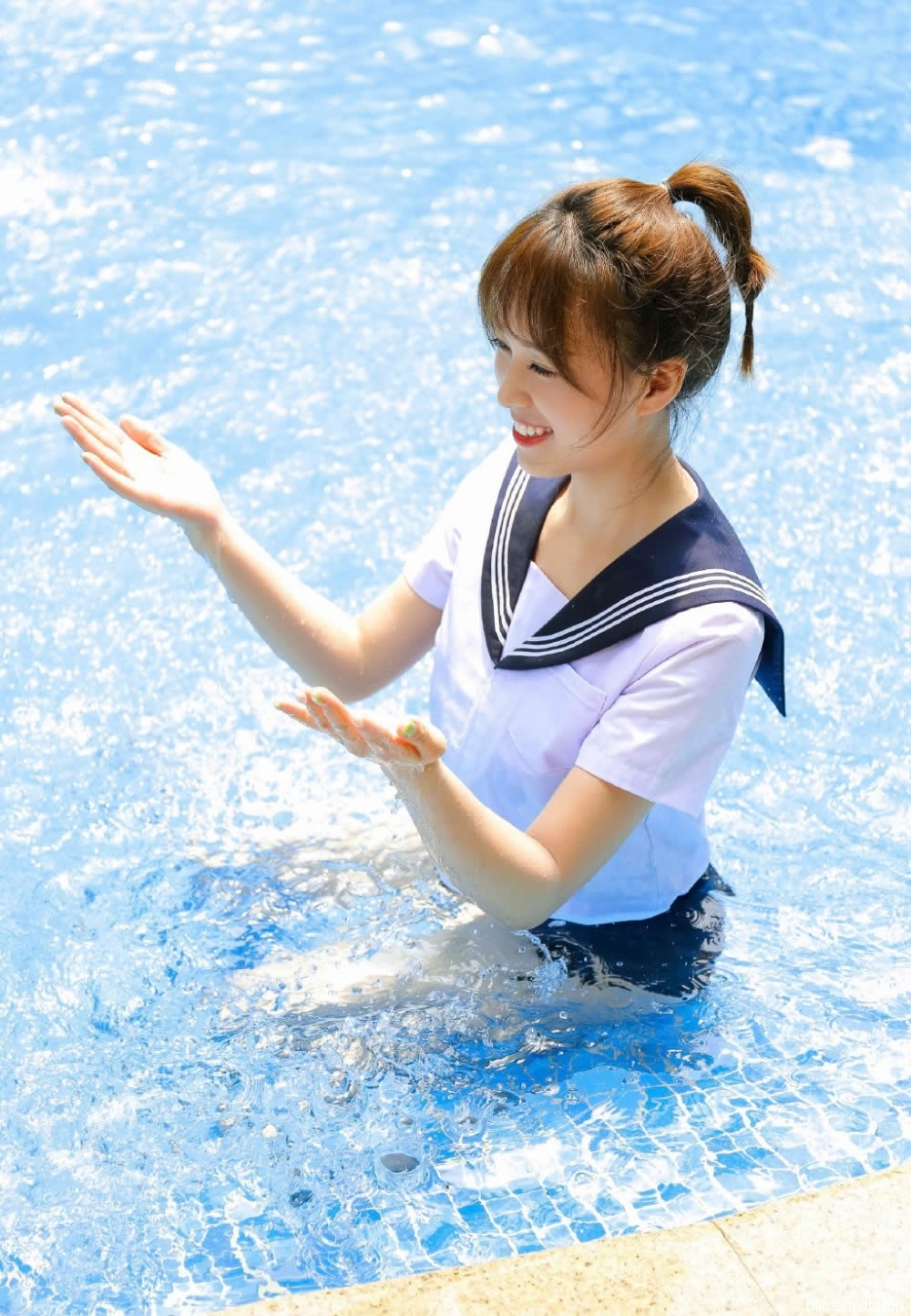 夏日清凉死库水丁字裤泳衣身体饱满性感青春靓丽美女写真