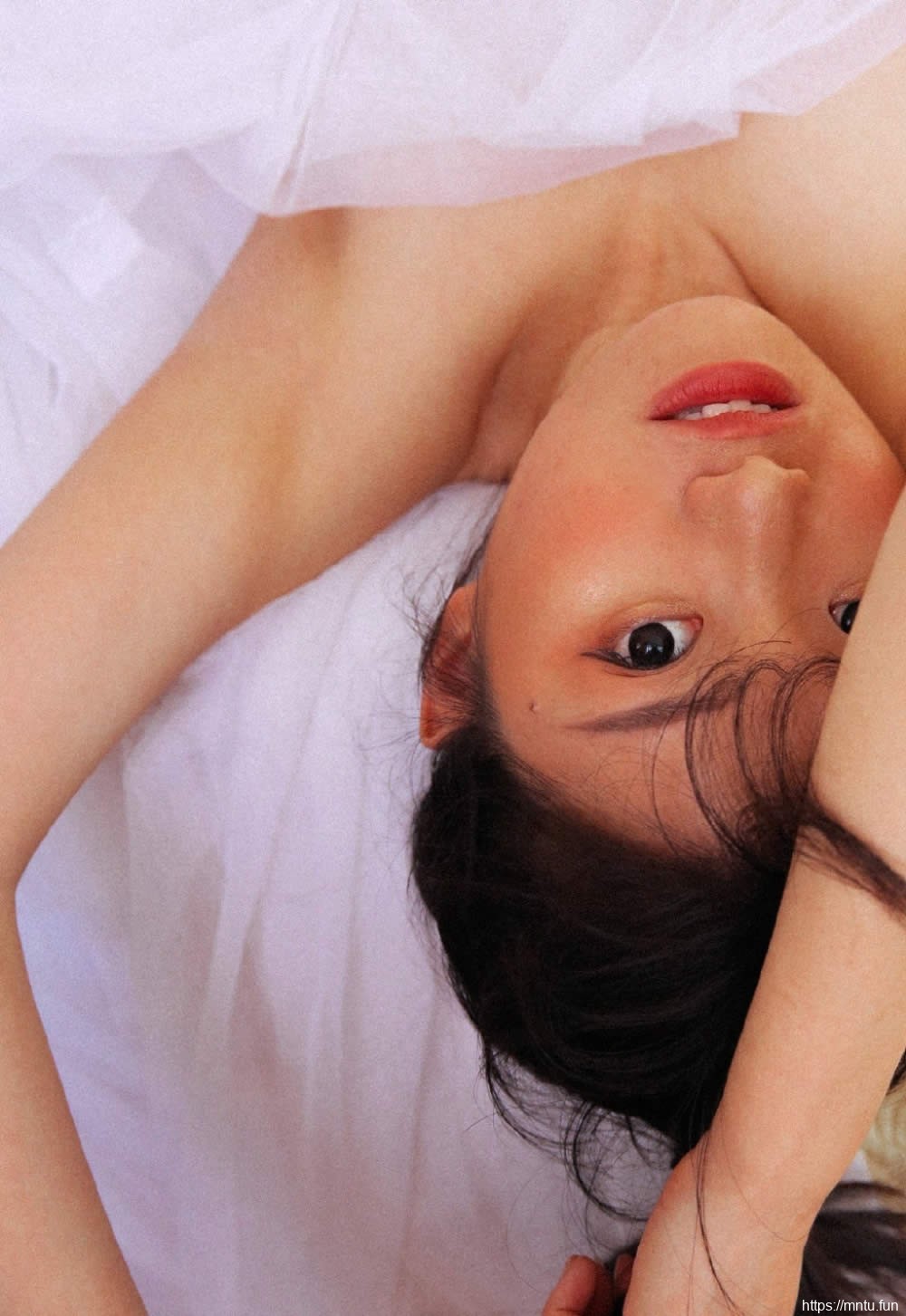 未成年萝莉美女自拍养眼不著衣物形态裸体艺术性感写真