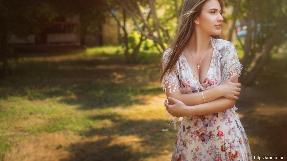 身体惹火的欧洲美女酥胸翘臀美乳深沟欲要勾人立功美女私拍