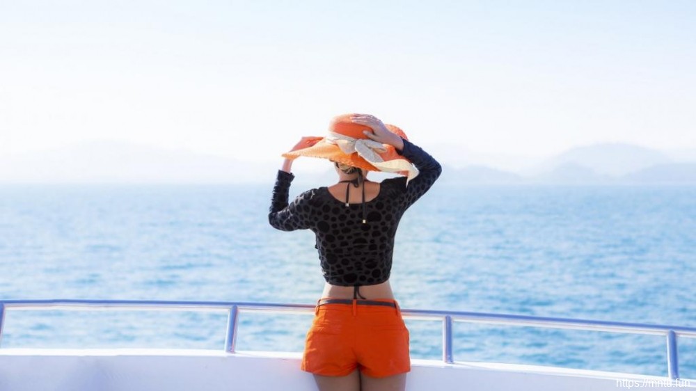 身体惹火的欧洲美女酥胸翘臀美乳深沟欲要勾人立功美女私拍