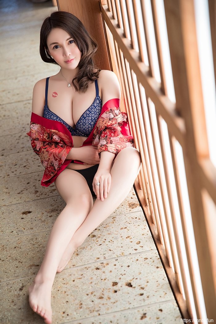 巨乳才子沈蜜桃饱满双峰尽态极妍