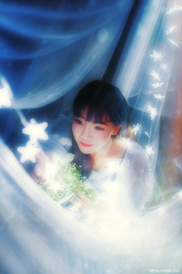 蓝色薄纱下的治愈系小清新清纯少女唯美写真