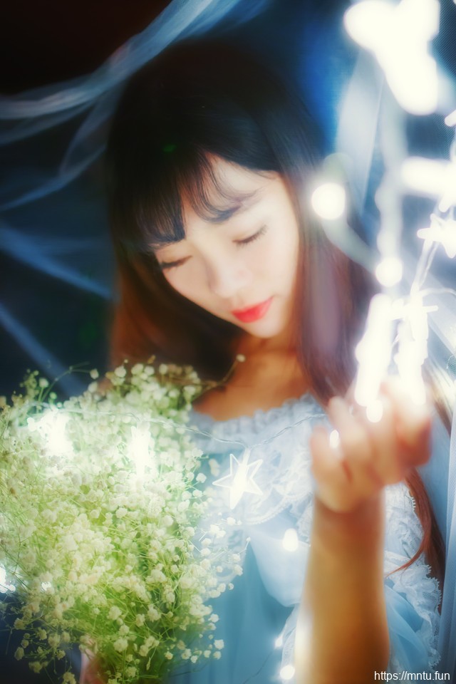 蓝色薄纱下的治愈系小清新清纯少女唯美写真