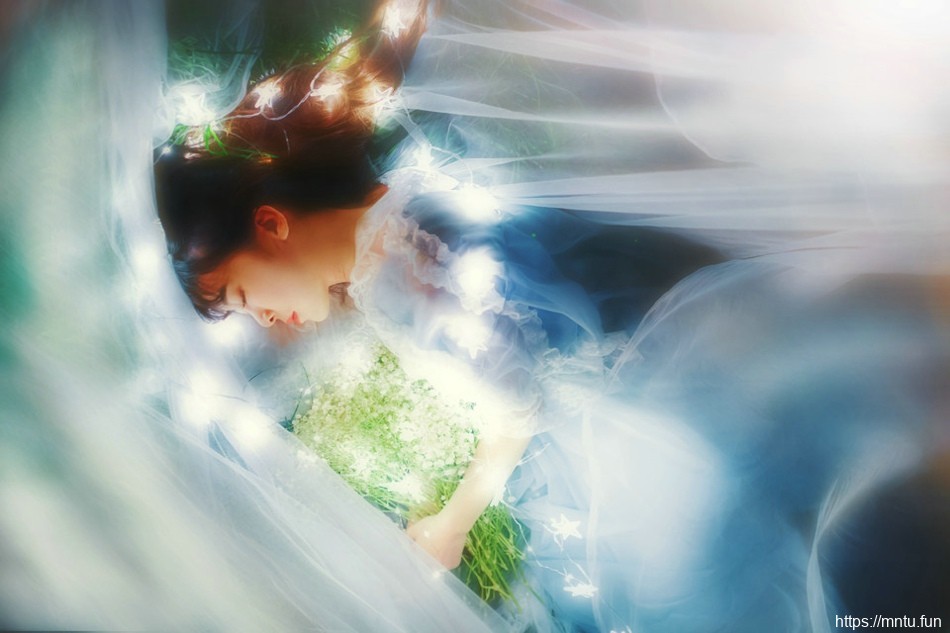 蓝色薄纱下的治愈系小清新清纯少女唯美写真